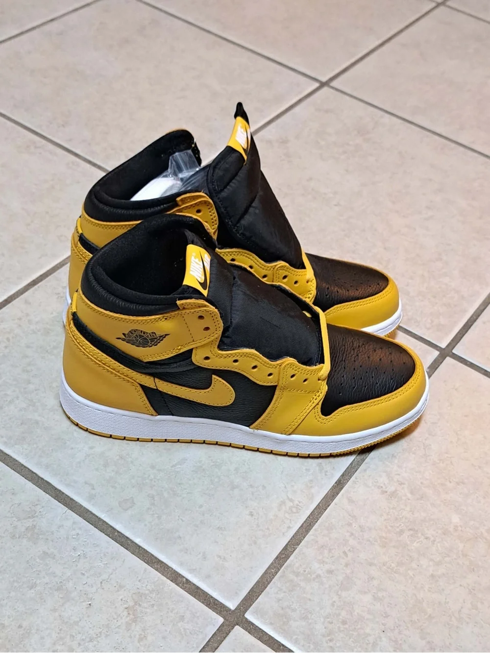 Jordan 1 Retro High OG GS 'Pollen' (2021) - Big Kids Size 7Y / Women's size 8.5